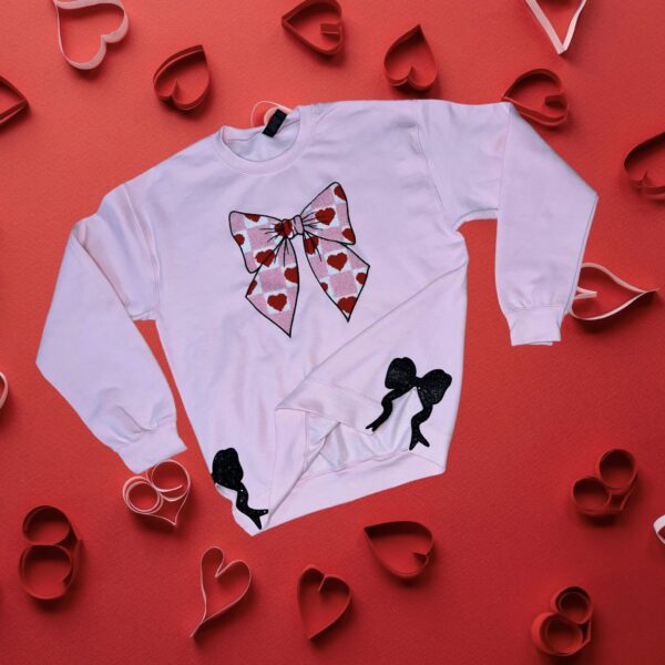 chenille patch heart bow crewneck w/side bows